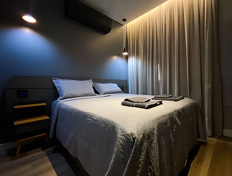 Studio novo, seguro, com ar-cond e Smart TV