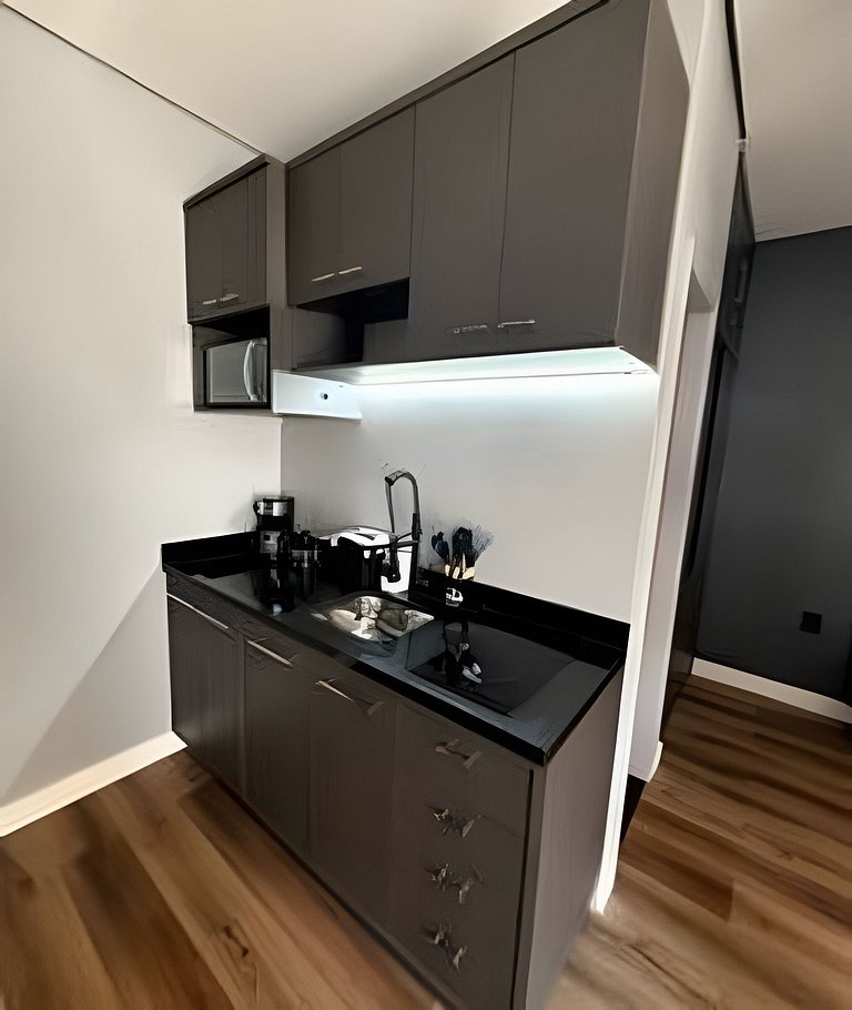 Studio novo, seguro, com ar-cond e Smart TV